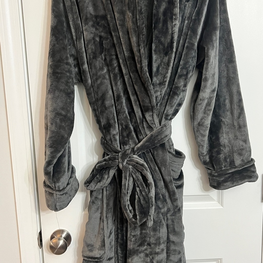 New L/XL Serra Charcoal Plush Robe